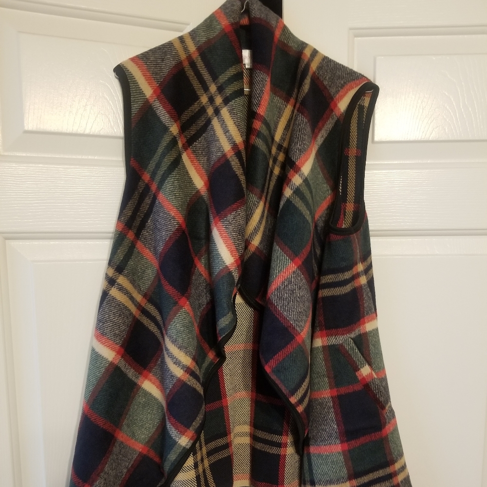 L/xl boutique fall/winter vest, plaid